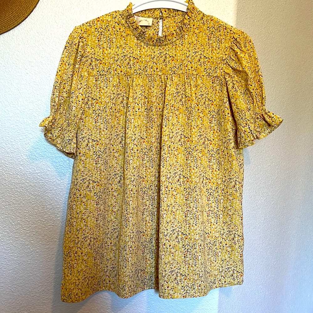 Love olive co. Ruffle sleeve top